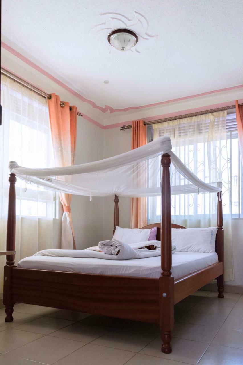 Relief Motel Fort Portal Kültér fotó