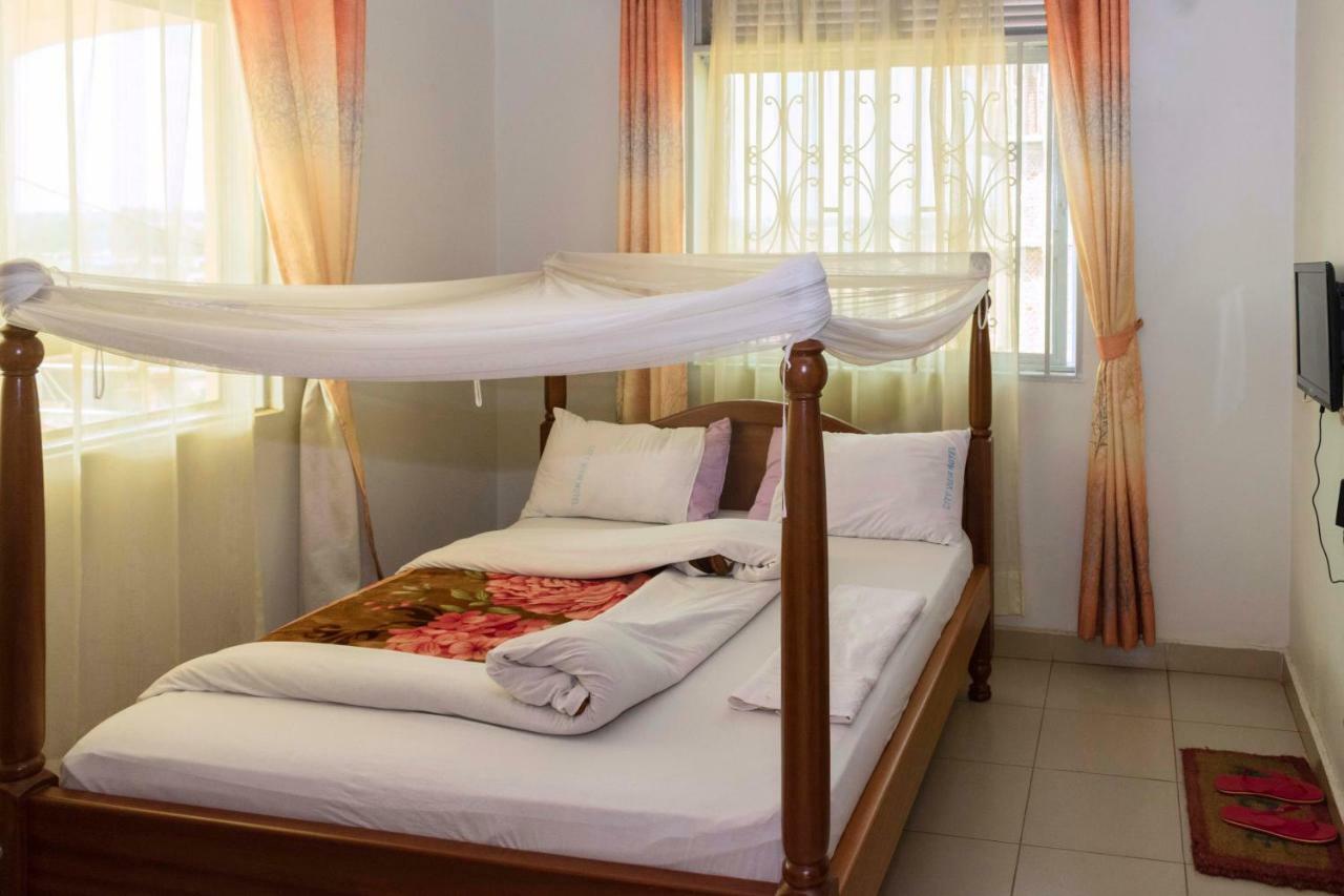 Relief Motel Fort Portal Kültér fotó